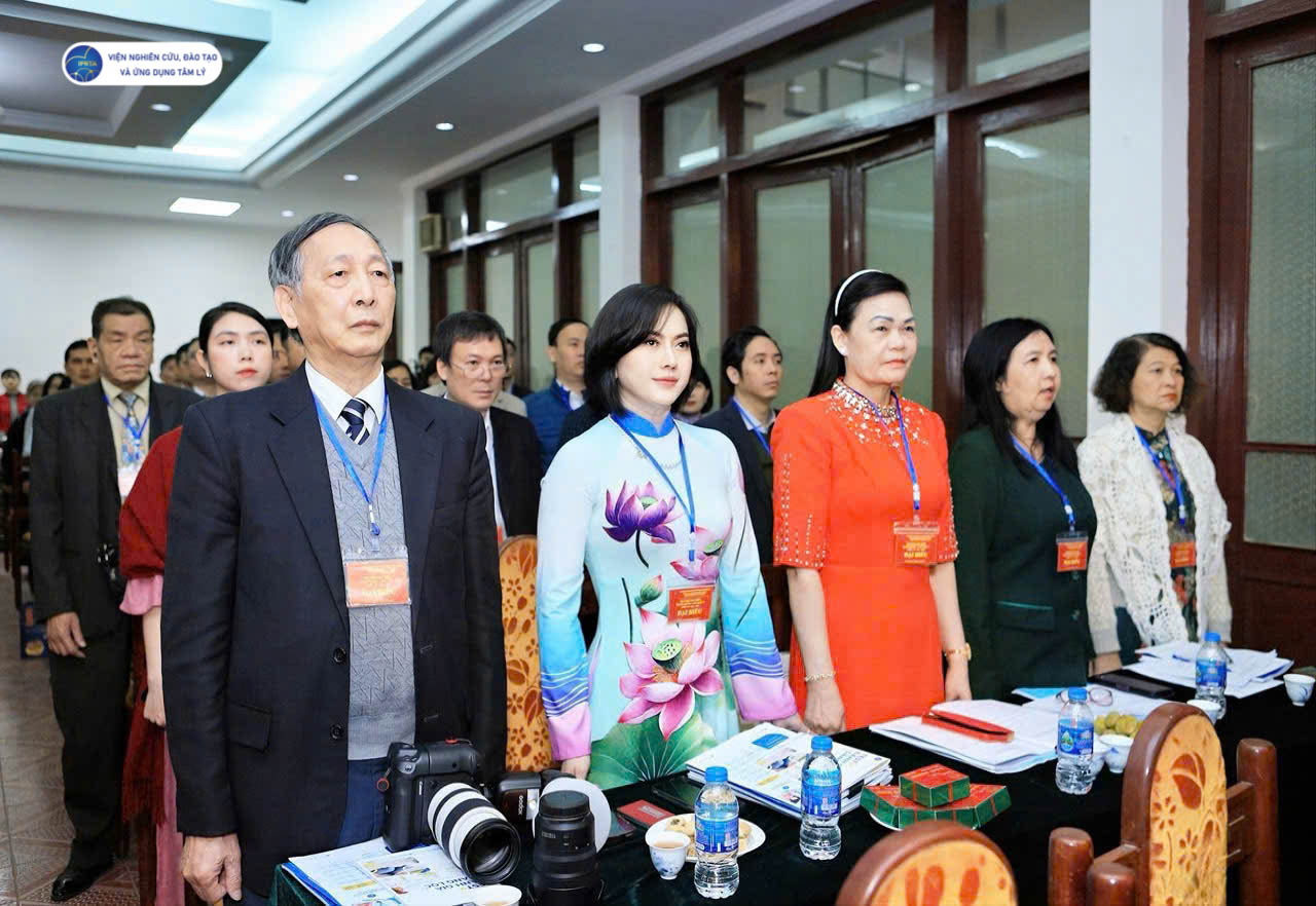 Viện trưởng Nguyễn Thị Thùy Dung (thứ 2 từ trái sang) đã vinh dự trở thành Ủy viên Ban Chấp hành Trung ương Hội Thông tin Khoa học và Công nghệ Việt Nam (Hội TTKHCN VN) nhiệm kỳ 2035–2030 tại Đại hội Đại biểu toàn quốc lần thứ V, diễn ra tại Hà Nội.